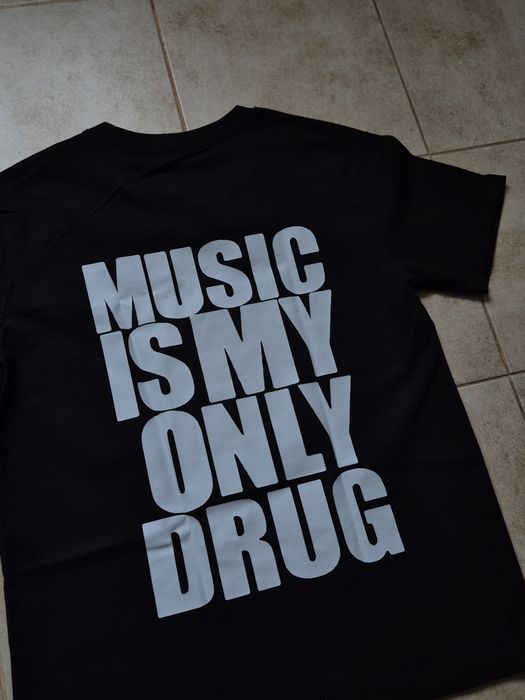 Футболка music is my only drug