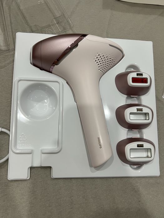 Фотооэпилятор Philips Lumea 9900
