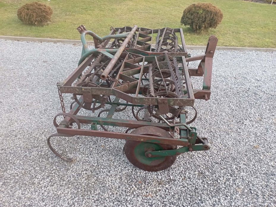 Kultywator z walkiem