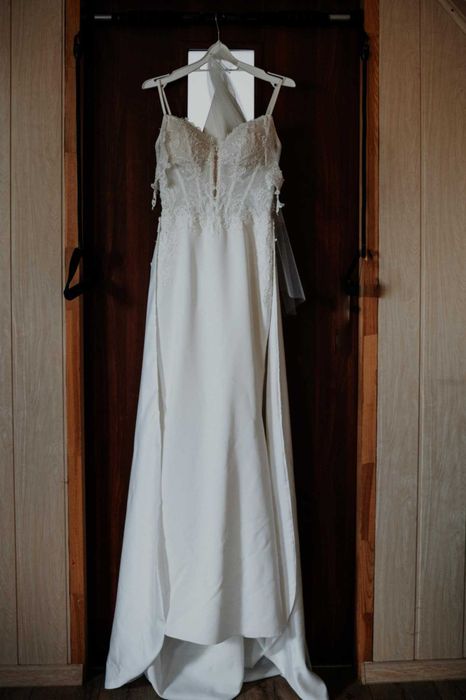 Suknia ślubna przylegająca