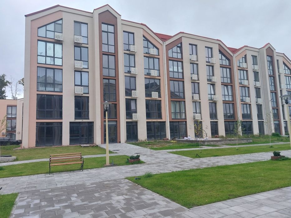 ЖК Петровский квартал. Продажа трехкомнатной  квартиры с двориком.