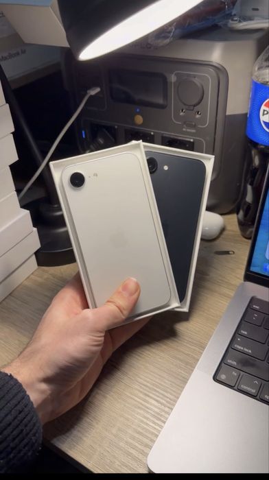Iphone 16e 128/256GB Black/White, гарантія 1рік від магазину  iFriend