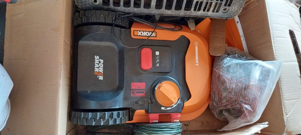 Robot works odkurzacz