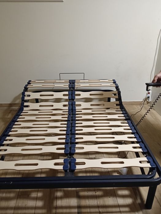 Cama articulada de casal em ótimo estado de conservação
