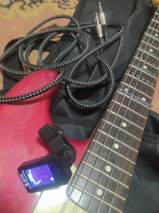 Продам єлектро гітару +комбо усілок