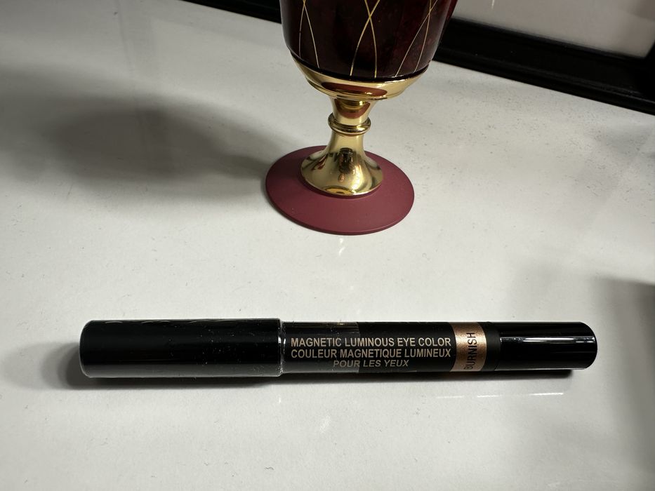 Nudestix w odcieniu Burnish cień do powiek/kredka