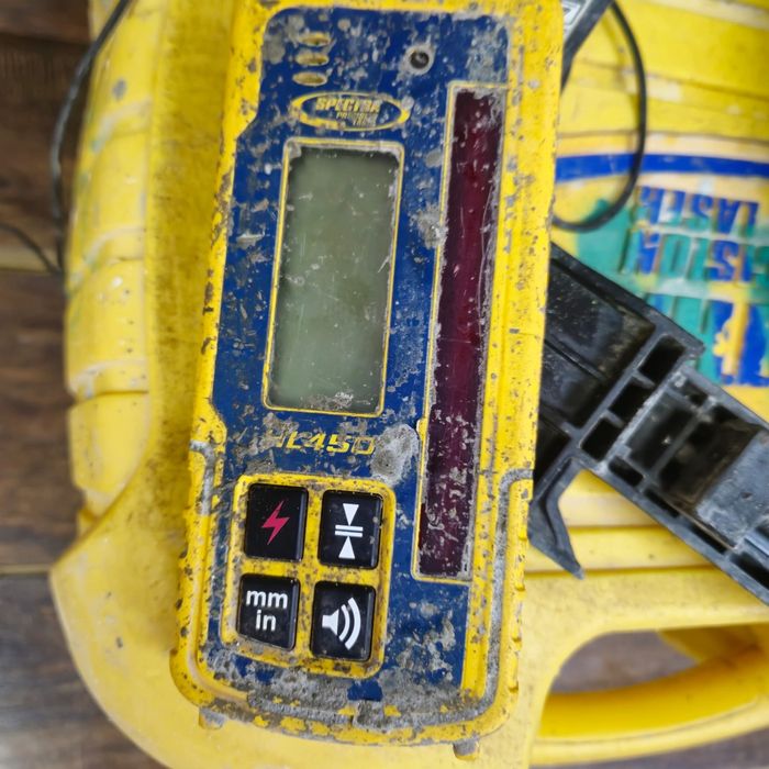 Spectra LL 300 Niwelator Laserowy zestaw