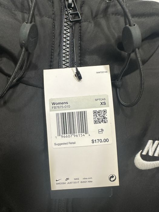 Куртка зимова довга жіноча Nike Therma-Fit Classic Parka FB7675