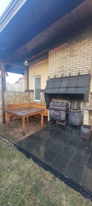 Дом з банею на березі Дніпра