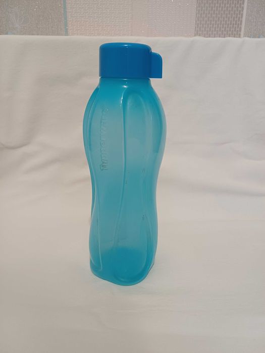 Бутылка Tupperware 1 л (б/у) для похода, для дачи, для отдыха на природе.