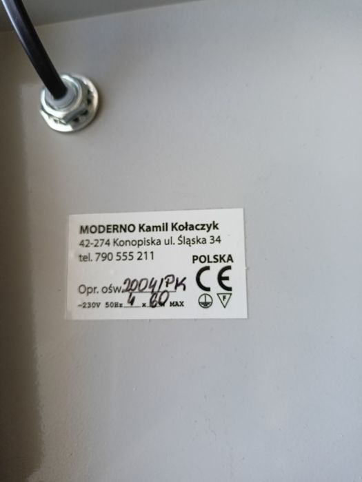 Żyrandol na 4 żarowki z metalowym stelażem