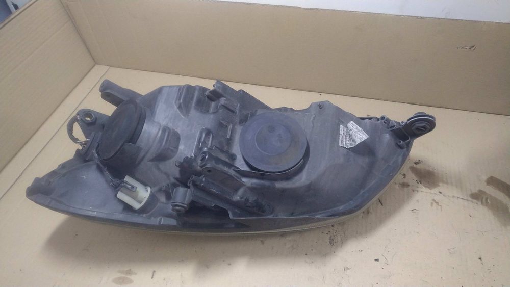 / Fabia II roomster lampa prawa przednia EU