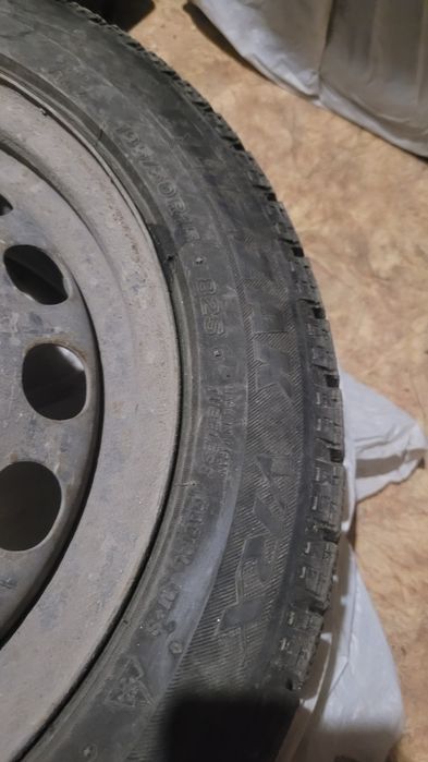 Продам зимнию резину Bridgestone Blizzak VRX 195/50R15 на дисках