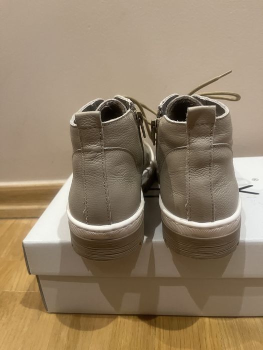 Skórzane beżowe trzewiki Wasak