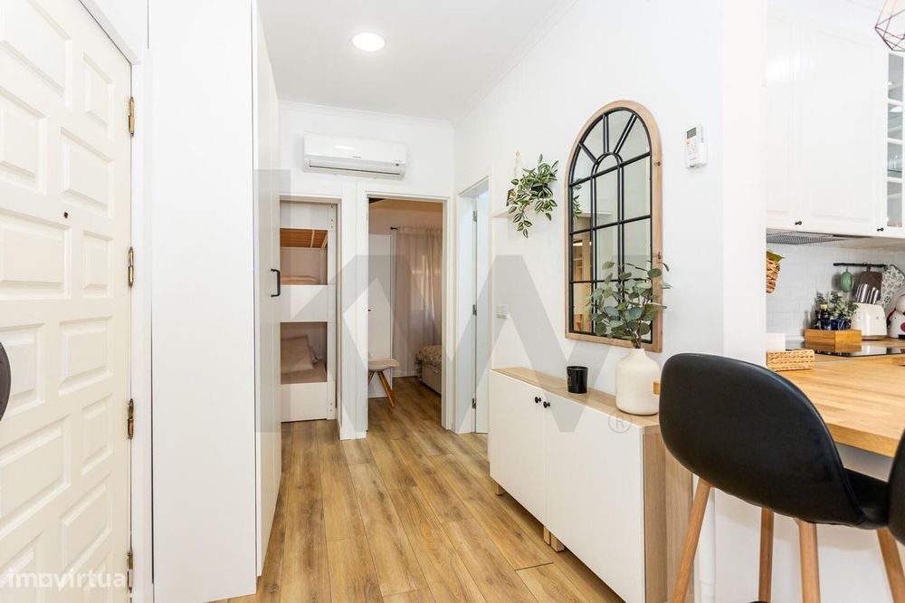 Apartamento T2 remodelado e mobilado no Bairro Alto — conforto e local
