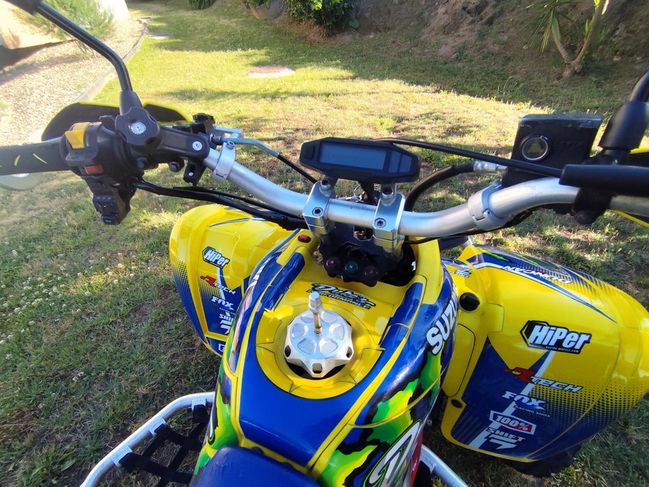 Suzuki LTZ 400 .