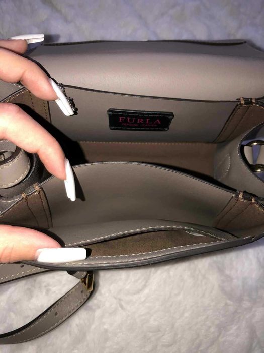 mała torebka marki Furla