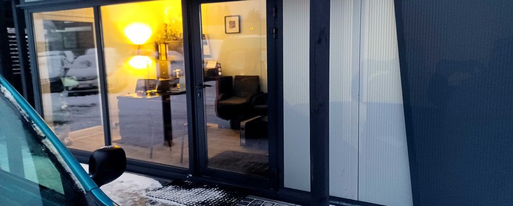 Pawilon Handlowy-Biuro-Kontener- 6 X 3 -18m2-z zapleczem-umeblowany!!!