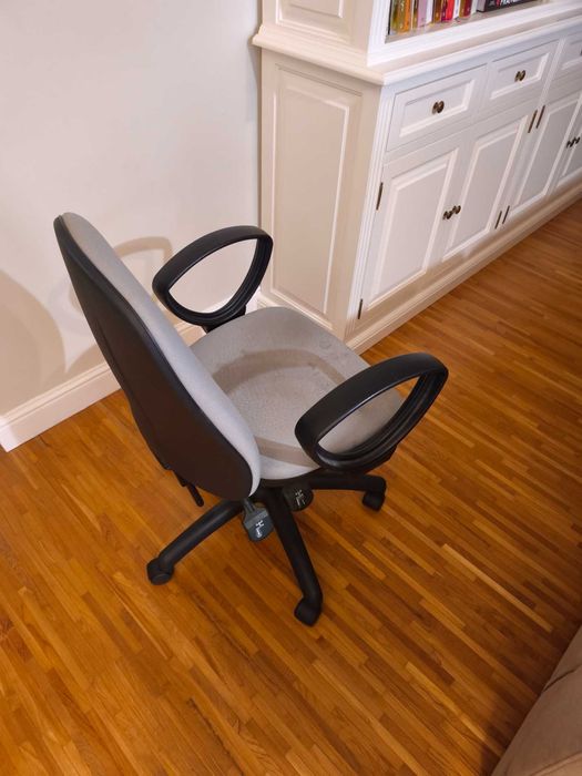 Fotel biurowy obrotowy