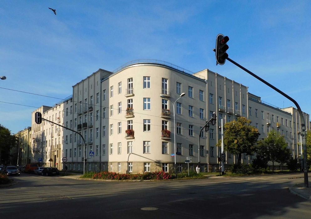 Przestronna i cicha kawalerka w zabytkowej kamienicy na Wierzbowej