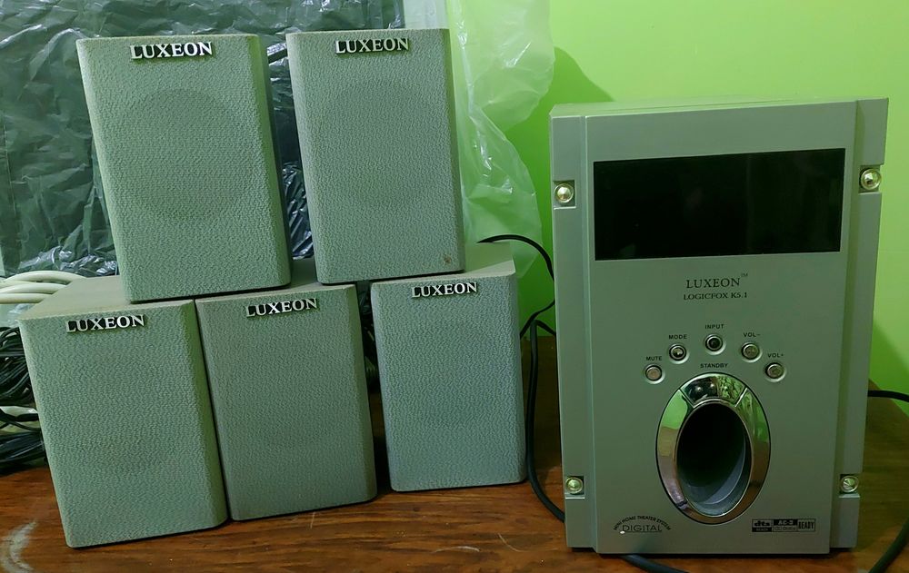 Продам колонки LUXEON и монитор Fujitsu-Siemens