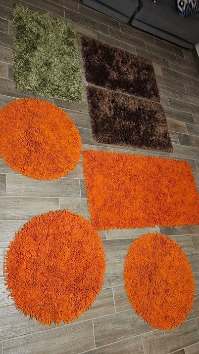 Biurko duże, fotele, RTV szafka, karnisze, szafki z szuflad., dywaniki