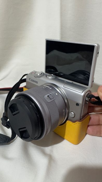 Câmera Canon M100