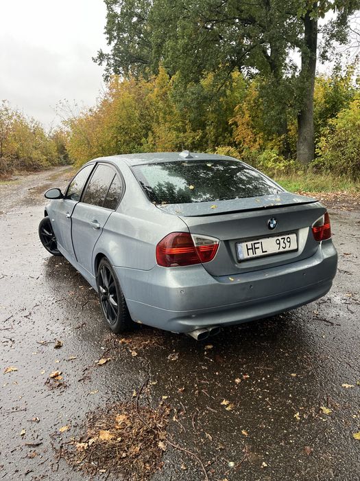 Продам BMW E90 320d