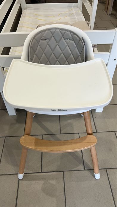 Стілець для годування