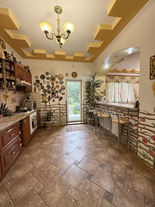 Оренда будинку Винники, 300м.2, вул.Білозіра, ділянка 12 сот.,1000$+КП