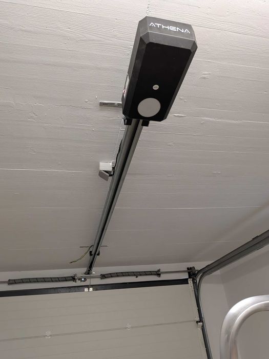 Porta Electrica para garagem Largura 3 metros 2.60 de altura rolante, a funcionar em pleno €500. ou melhor oferta,