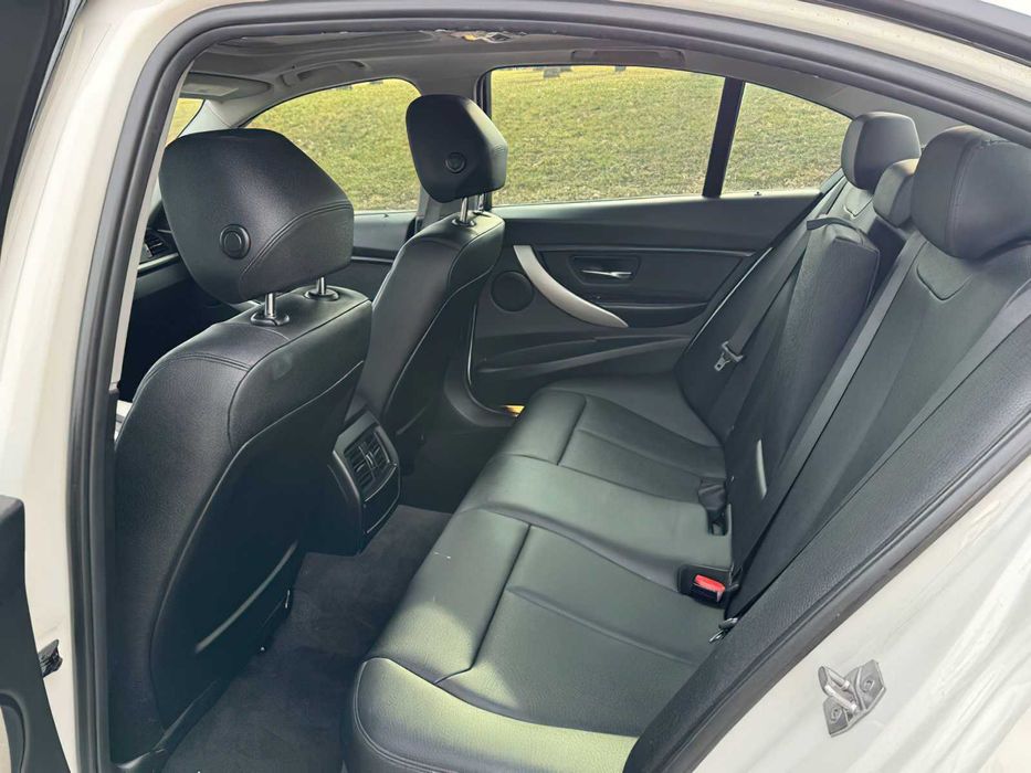 BMW 3 Series 320i      2015