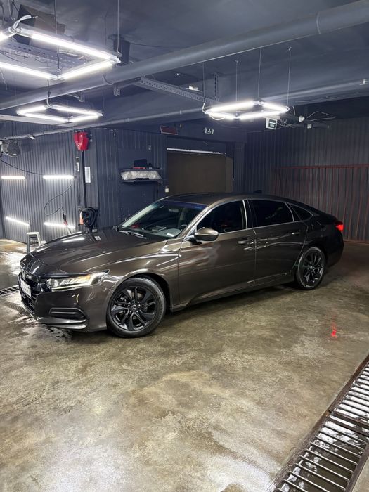 Honda Accord 2018 VIN 1HGCV1F1XJA102679 фото оголошення 2 з 9
