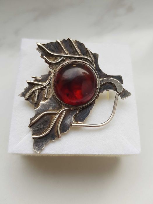 Rytosztuka duża broszka srebrna