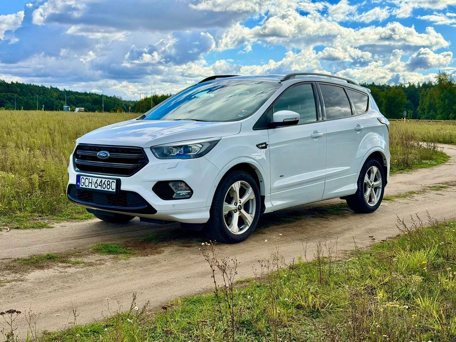 Ford Kuga ST-line - bogate wyposażenie - panoramiczny dach i automat