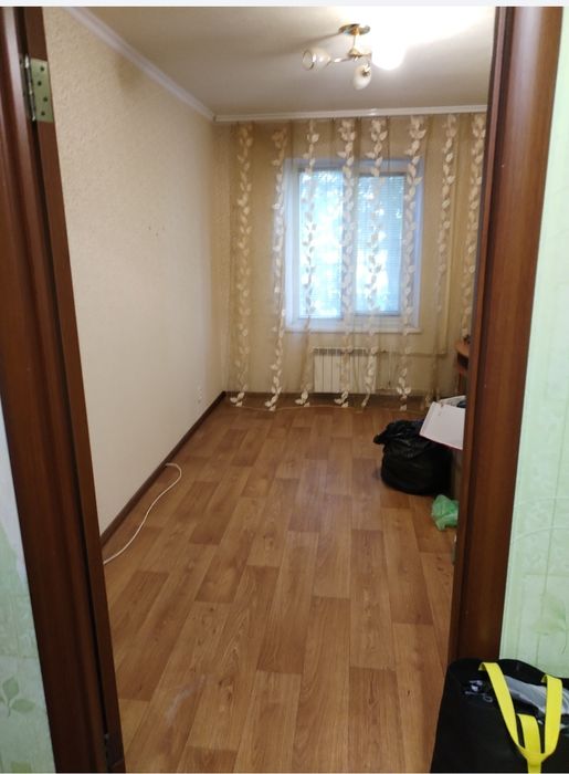 Продам 2 кімнати в трикімнатній. Терміново!