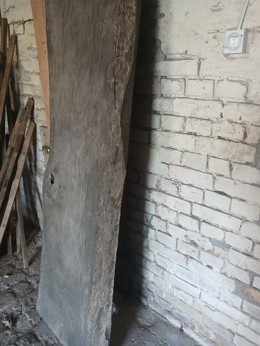Brus dębowy sezonowany