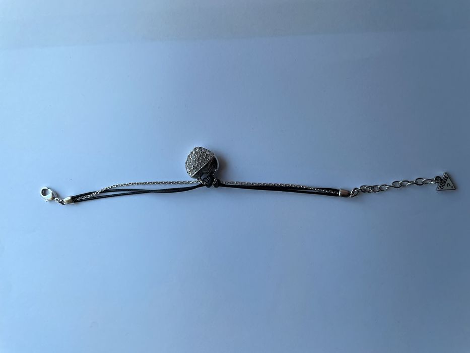 Pulseira Guess com coracao com brilhantes