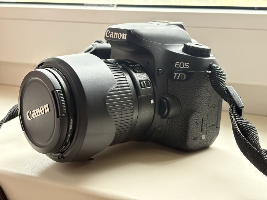 Продам повний комплект Canon EOS 77D