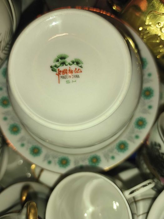 Serviço de Chá em porcelana para 6 pessoas.