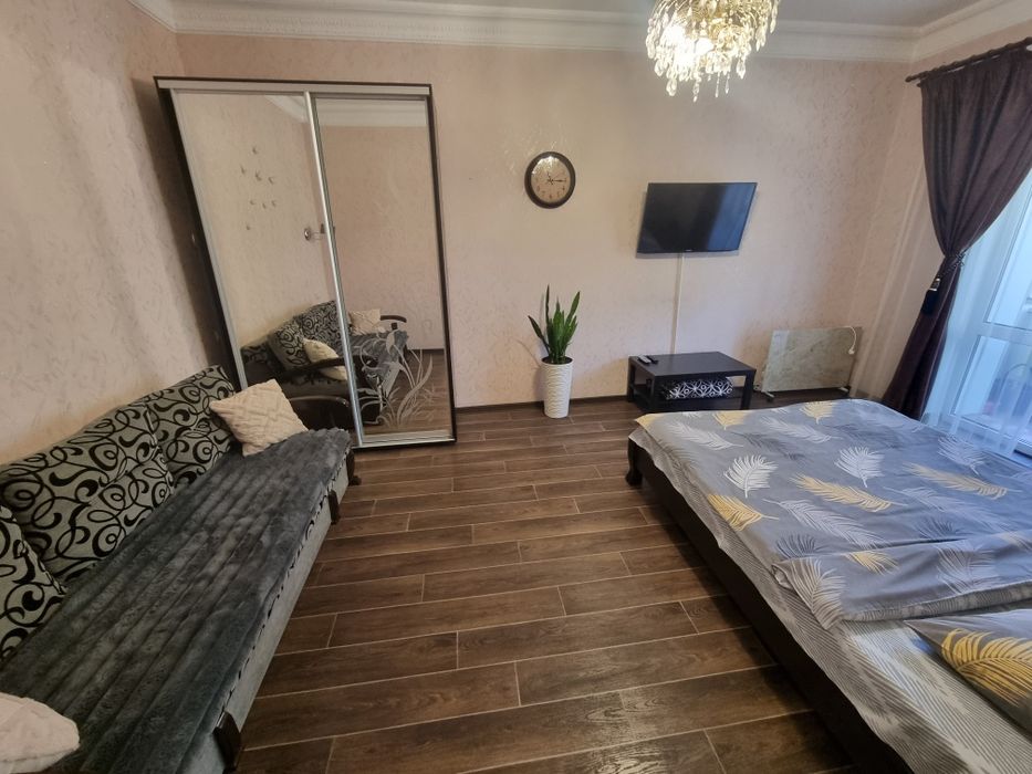 Світло є постійно.індивідуальне  опалення,квартира подобово