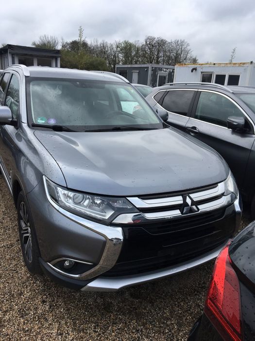 Mitsubishi Outlander PHEV Plus 4WD Plug-In Hybrid,