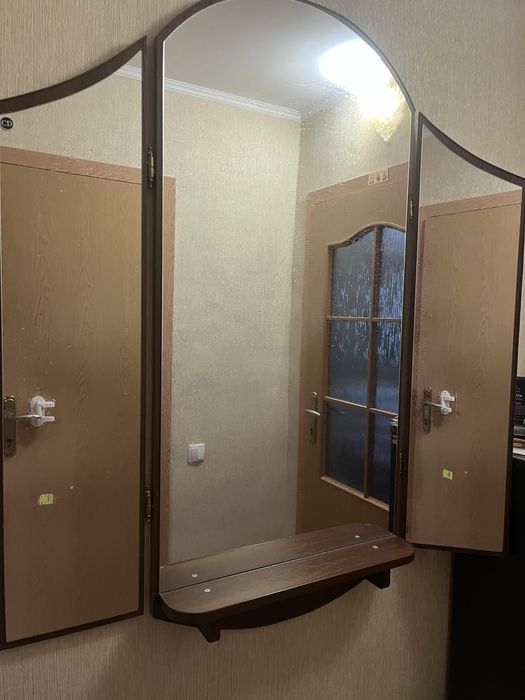 Дзеркало навісне