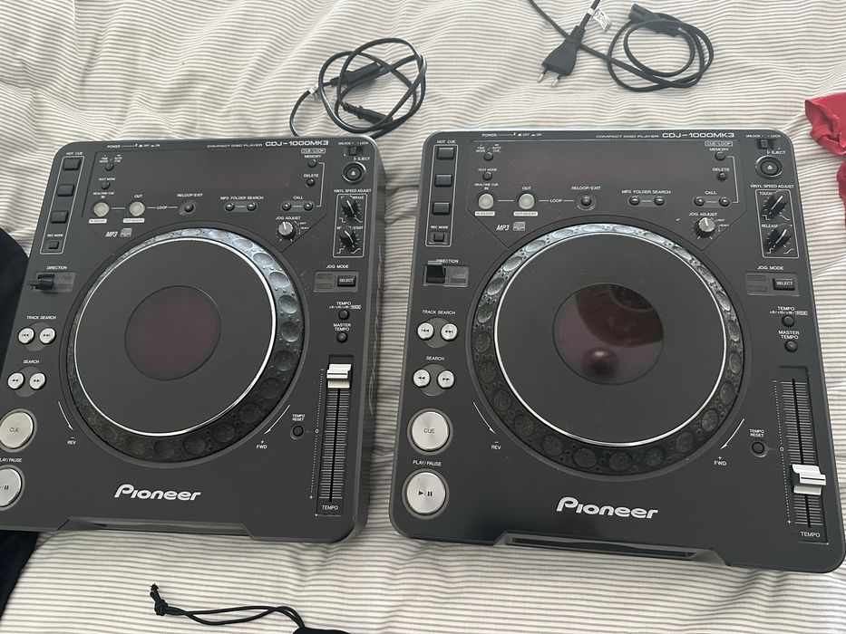 Par de Pioneer CDJ 1000 mk3
