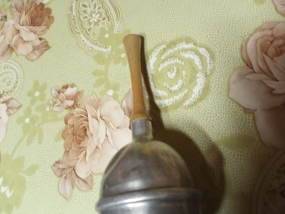 Stary instrument z PRL-u