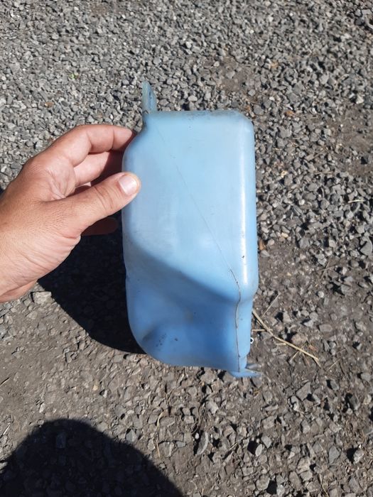 Бачок склоомивача на гольф 3