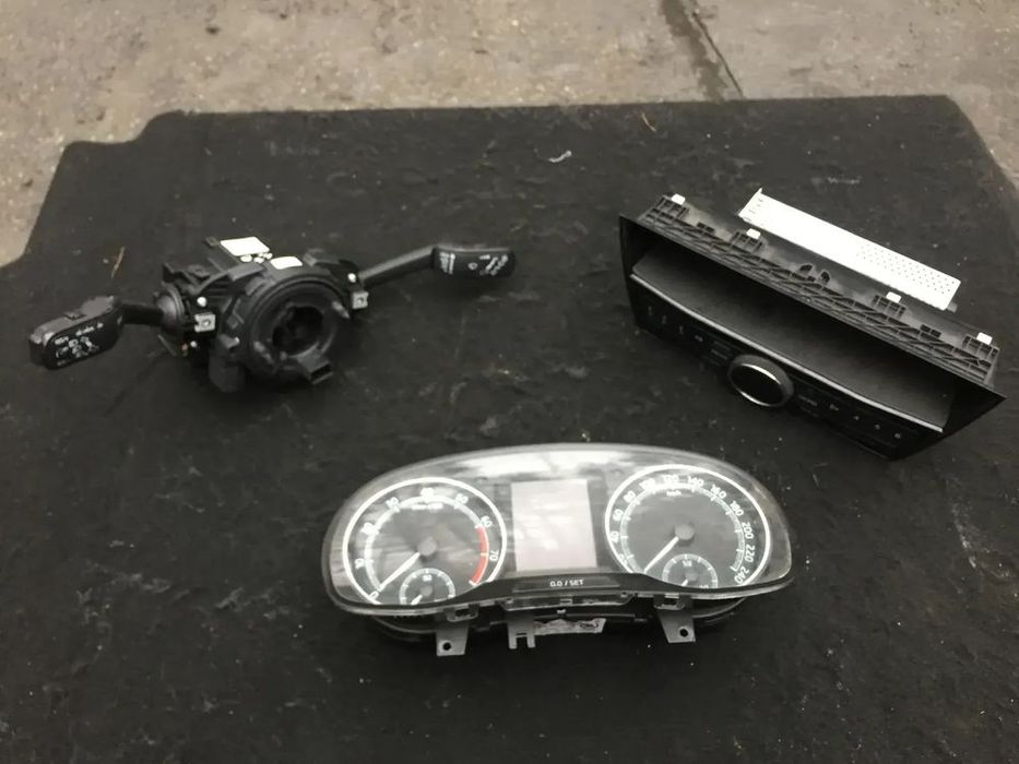 licznik tsi, pająk kierunkowskazów, radio - skoda fabia iii - 048871, e122827, 6v0035872f radio blues 5j0035152a