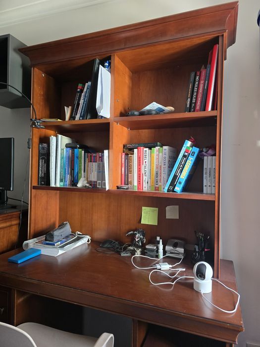 Estante e secretária