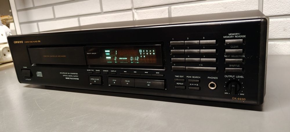 Odtwarzacz CD ONKYO DX-6930