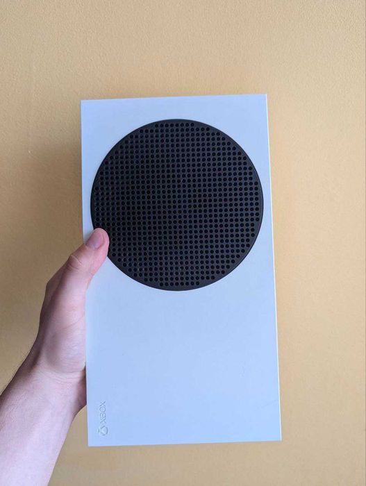 Xbox Series S 512 Гб (Два джойстики + RDR 2 + DMC 5)